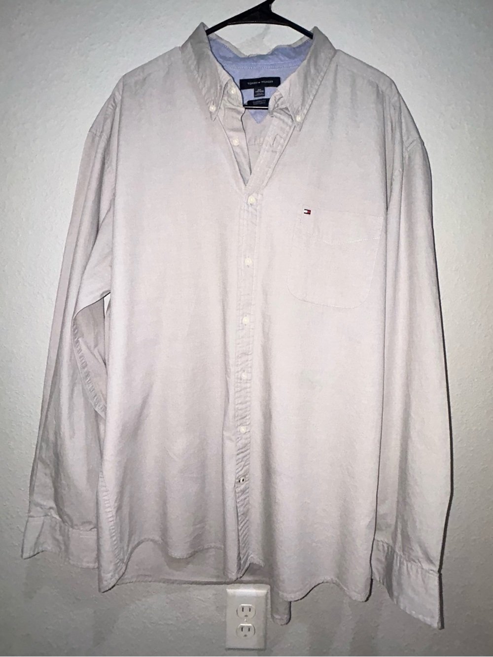 Tommy Hilfiger Men’s Light Grey Button-Down Oxford Shirt